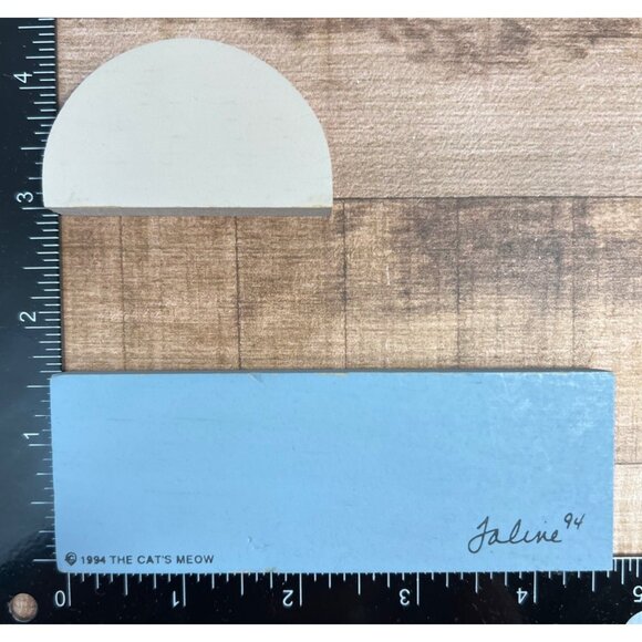 The Cats Meow 1994 Wooden Shelf Sitter With Market Scene & Flower Illustration - Picture 2 of 2